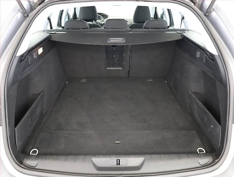 Peugeot 308 (2017) 1.6 BlueHDi, Tempomat - fotka 18 z 19