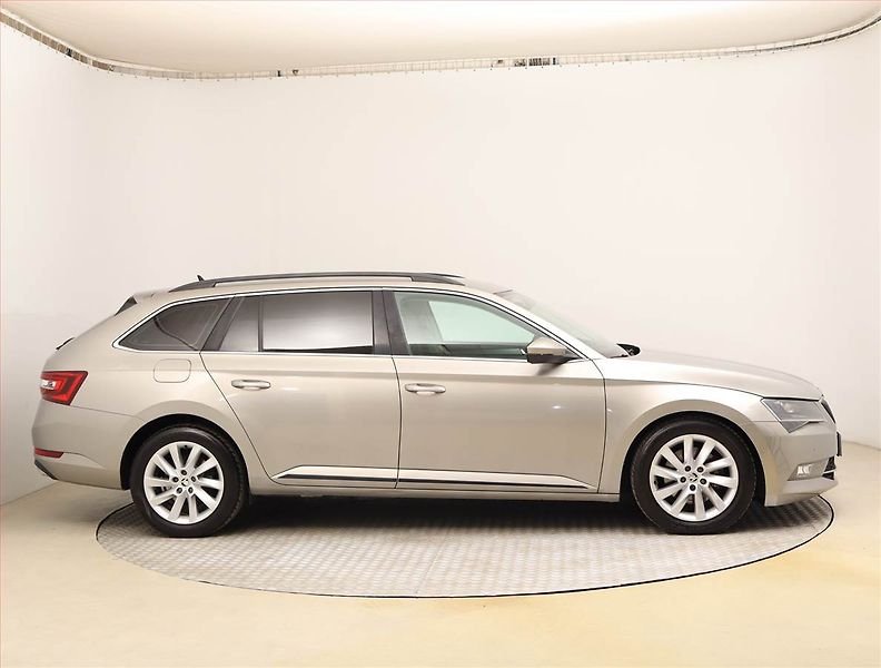 Škoda Superb (2016) Style 2.0 TDI, Automat, Navi - fotka 6 z 22
