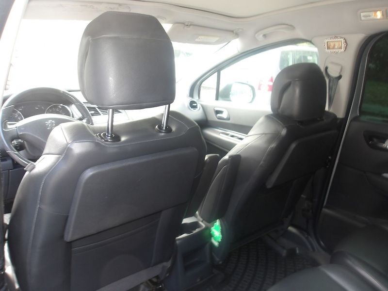 Peugeot 5008 1,6i KŮŽE, PĚKNÝ ! - fotka 20 z 29