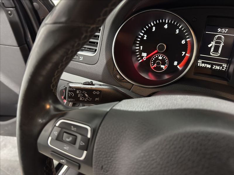 Volkswagen Golf 1,4   TSI STYLE BI-XEN NAVI - fotka 11 z 34