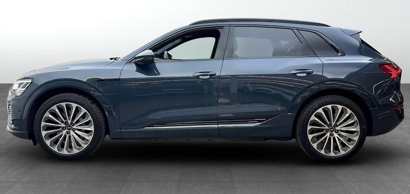 Audi Q8 e-tron 55 Q 360k Pano Tažné Matrix  - fotka 2 z 25