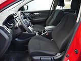 Nissan Qashqai (2020) 1.3 DIG-T, ČR, AC, temp - náhled 9