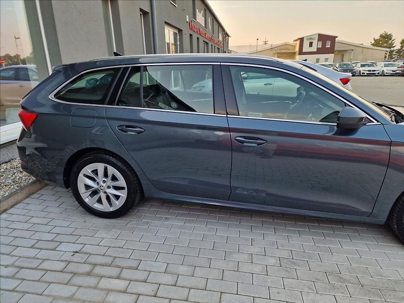 Škoda Octavia 2.0TDI Style, původ ČR,1.Maj. - fotka 42 z 50