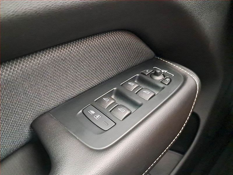 Volvo XC60 (2023) B4 AWD - fotka 16 z 17
