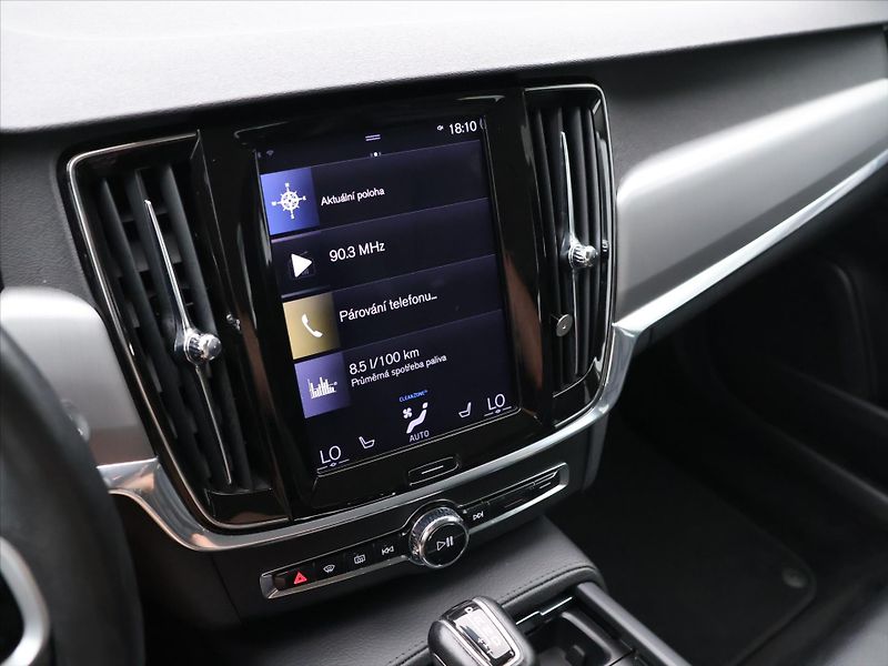 Volvo V90 2,0 T5 184kW Momentum CZ DPH - fotka 21 z 36
