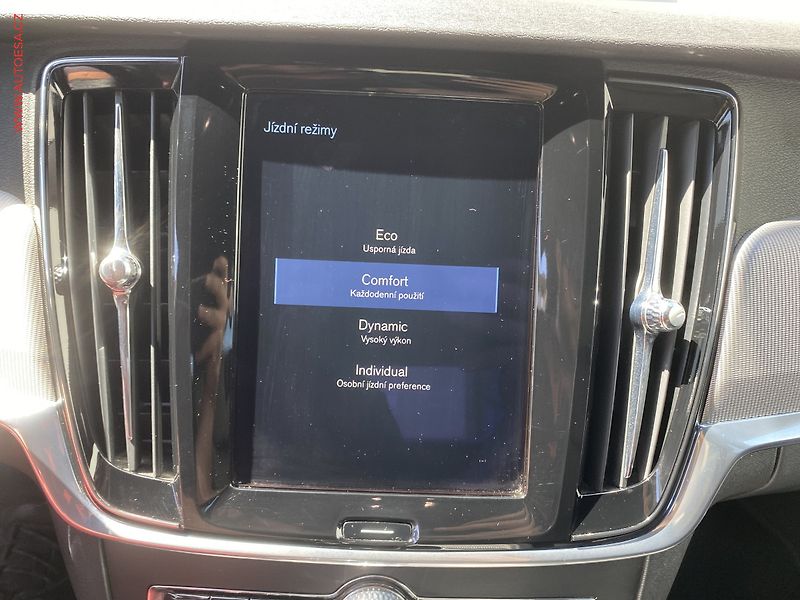 Volvo S90 (2017) 2.0 D5 AWD, ČR, Inscription - fotka 19 z 19