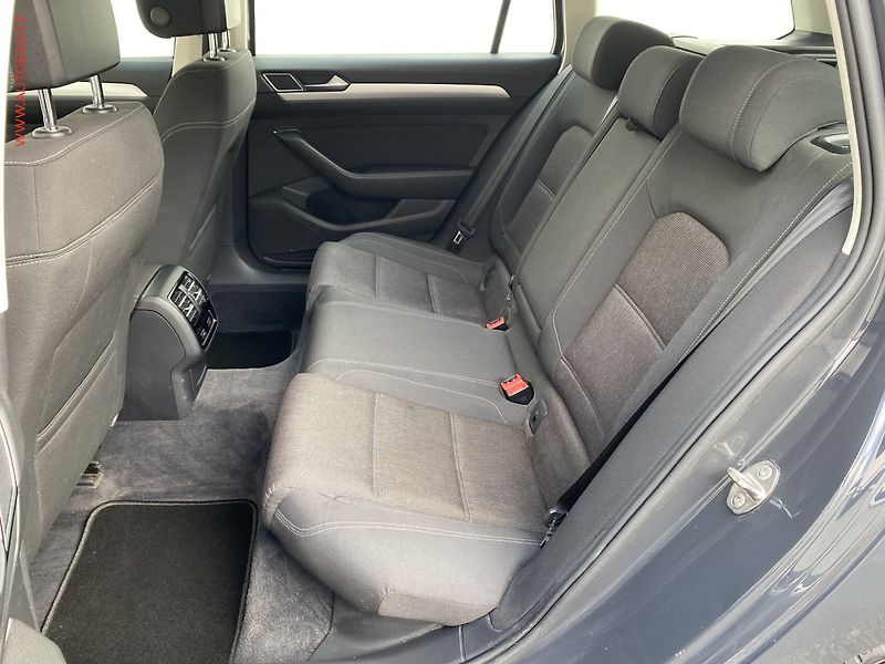 Volkswagen Passat (2015) 2.0 TDi, Comfortline, navi - fotka 10 z 18