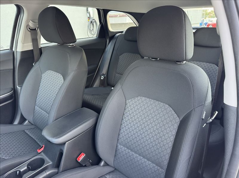 Kia Ceed 1,6 CRDi SW FRESH DPH 1.maj ČR - fotka 21 z 50
