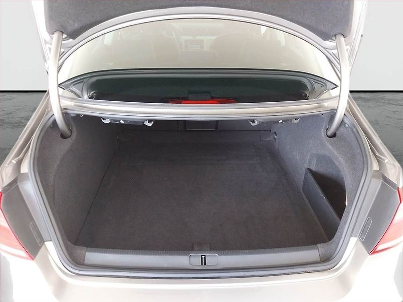 Volkswagen CC (2012) Comfortline 2.0 TDI, Automat - fotka 14 z 21