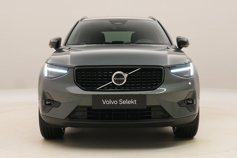 Volvo XC40 B3 DARK PLUS AUT CZ - fotka 16 z 56