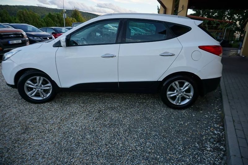 Hyundai ix35 (2013) IX 35 2,0 4WD - fotka 6 z 27