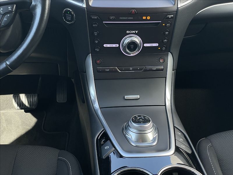 Ford S-MAX 2,0 EcoBlue AWD A8 Titanium TZ - fotka 12 z 24