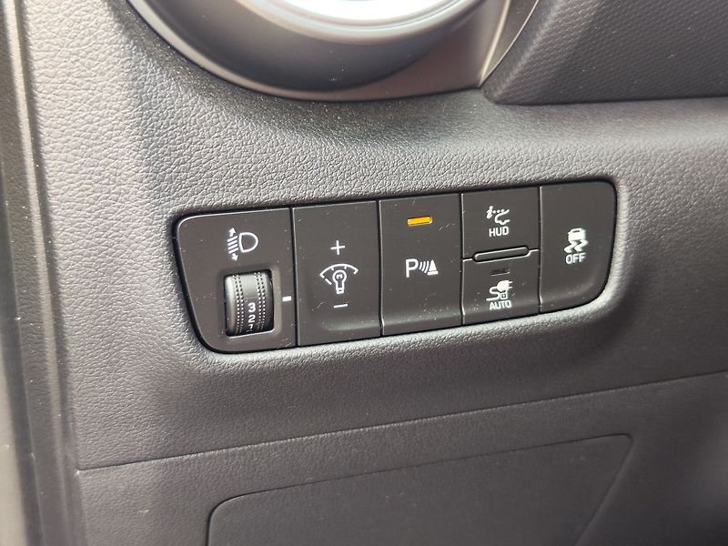 Hyundai Kona EV/150kW 64kWh Style AT - fotka 31 z 35