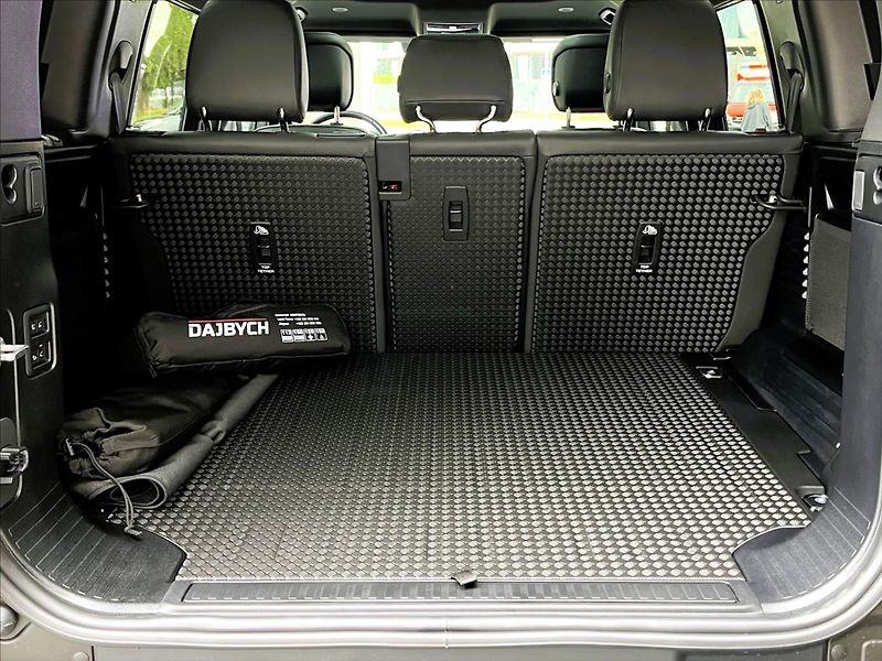 Land Rover Defender (2026) 110 D200 X-DYNAMIC SE - fotka 4 z 25