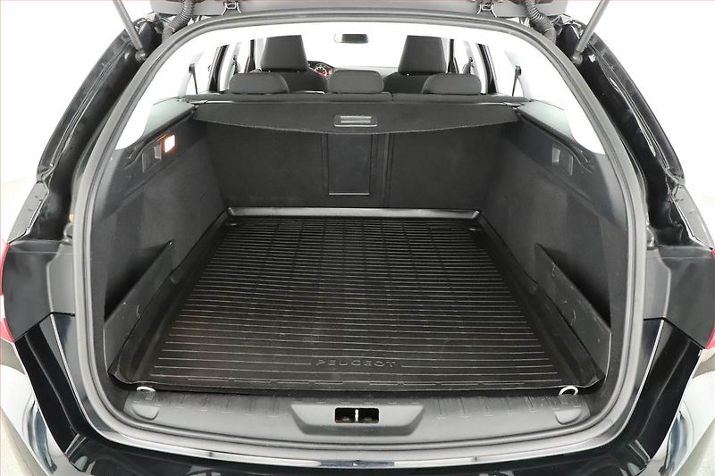 Peugeot 308 (2017) 1.6 BlueHDi, Automat, Navi - fotka 13 z 18