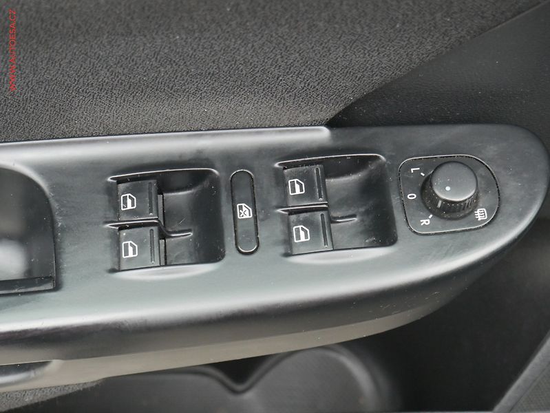 Volkswagen Passat (2010) 2.0TDi, Bixen, navi, STK3/28 - fotka 11 z 16