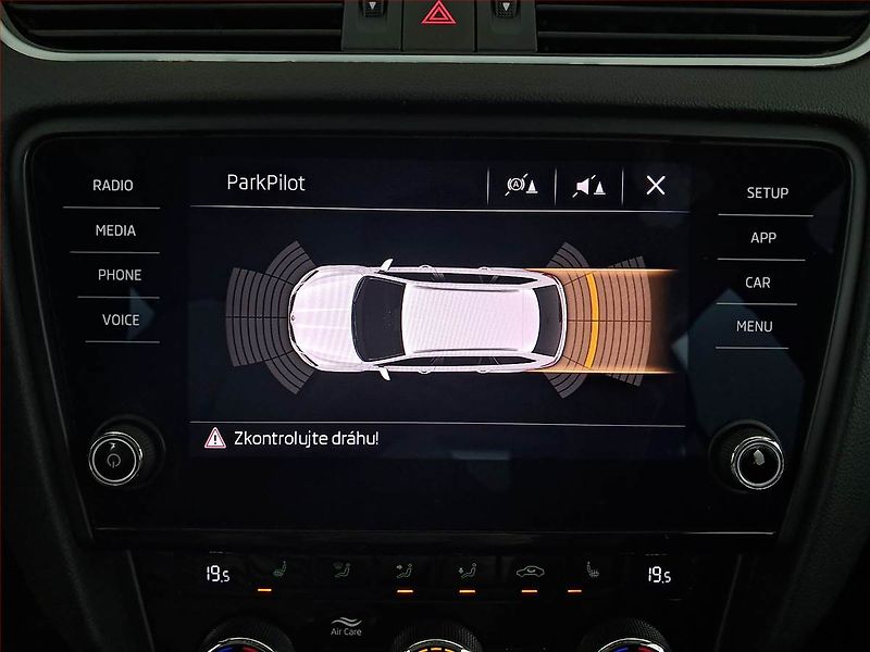 Škoda Octavia (2020) 1.6 TDI, Tempomat - fotka 13 z 16