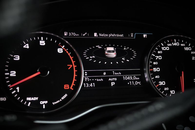 Audi A4 2.0 TFSI ultra 140 kW S line - fotka 29 z 49