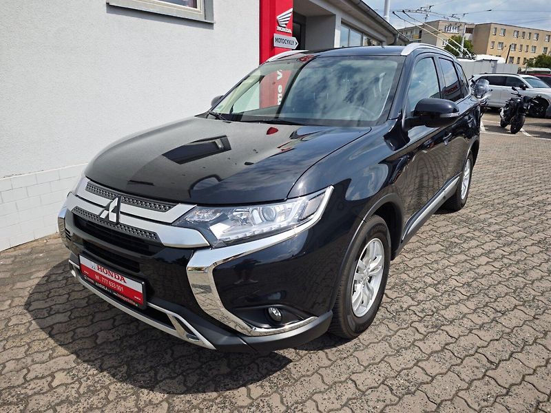 Mitsubishi Outlander (2021) 2.0 Mivec Diamant 2WD Kamera - fotka 3 z 44