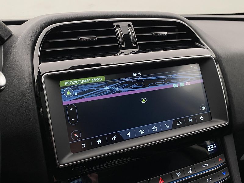 Jaguar F-Pace 25t AWD AUT  - fotka 34 z 38