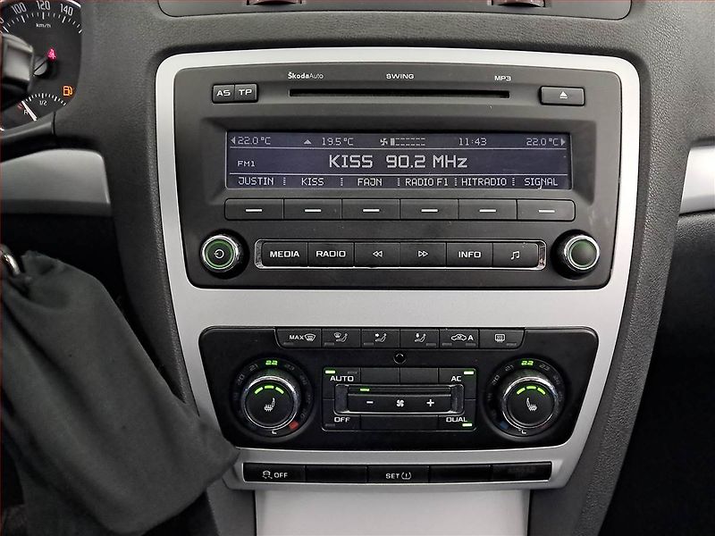 Škoda Octavia (2011) 2.0 TDI, Serv.kniha, Xenony - fotka 12 z 16
