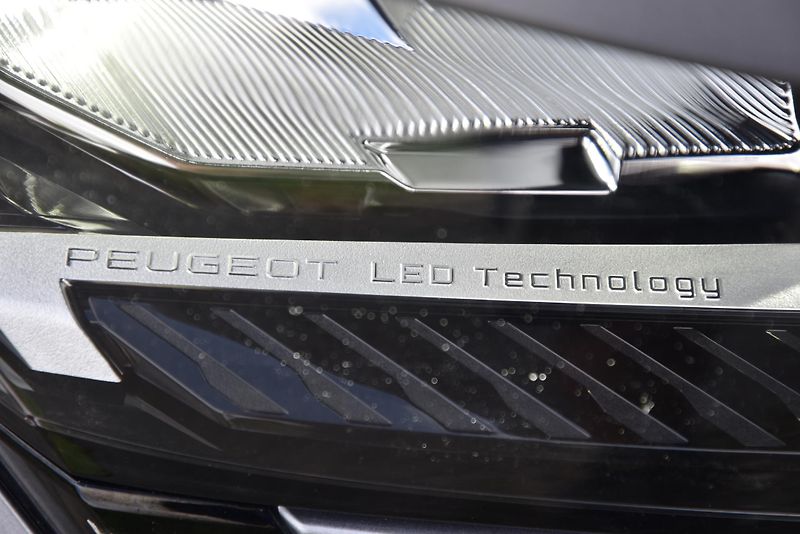 Peugeot 308 1.2 PureTech A/T,LED,TEMP,DPH - fotka 8 z 50