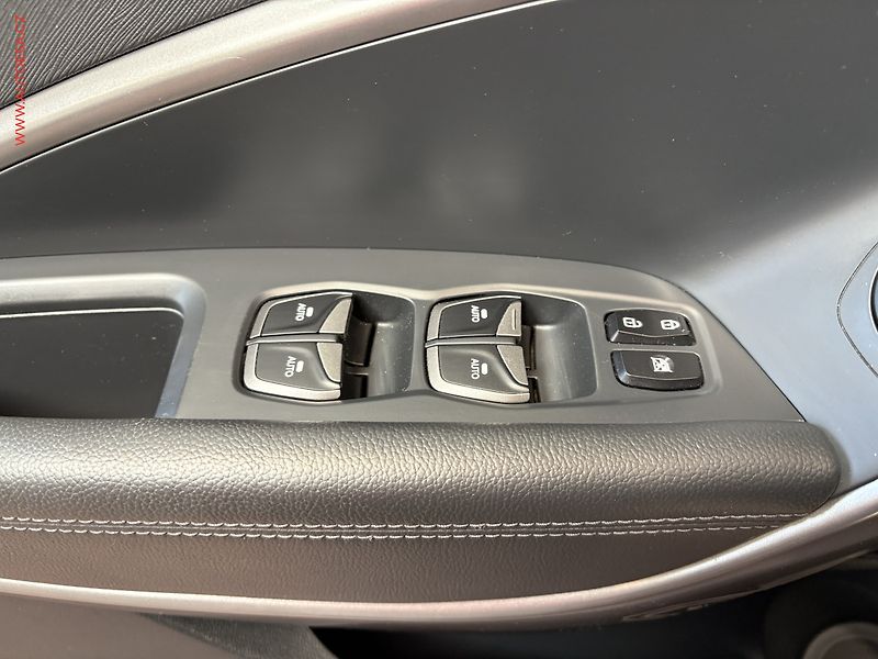 Hyundai Santa Fe (2015) 2.2CRDi 4x4, ČR, AT - fotka 12 z 20