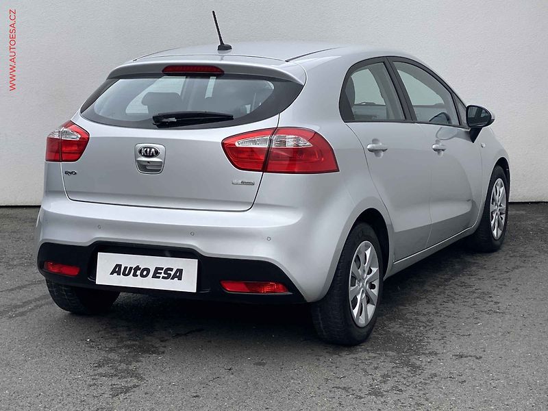 Kia Rio (2015) 1.4i, Edition, navi, kamera - fotka 4 z 18