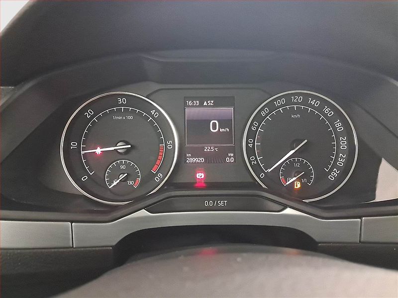 Škoda Superb (2017) 2.0 TDI, Kůže, Navi, Tempomat - fotka 11 z 19