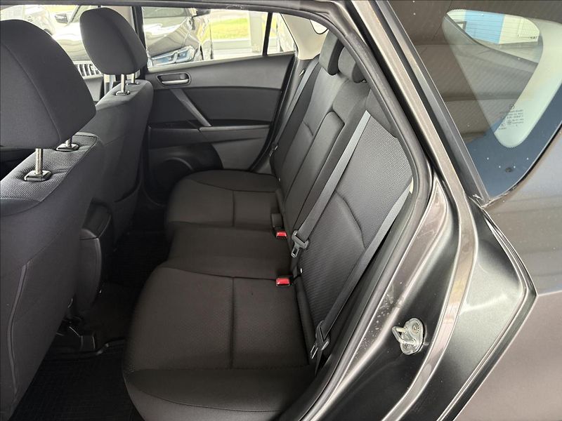 Mazda 3 1,6   77kw VÝHŘEV,RVM,AUT.KLIM - fotka 15 z 19