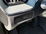 Volvo XC60 Plus Dark B5 AWD 184kW - náhled 22