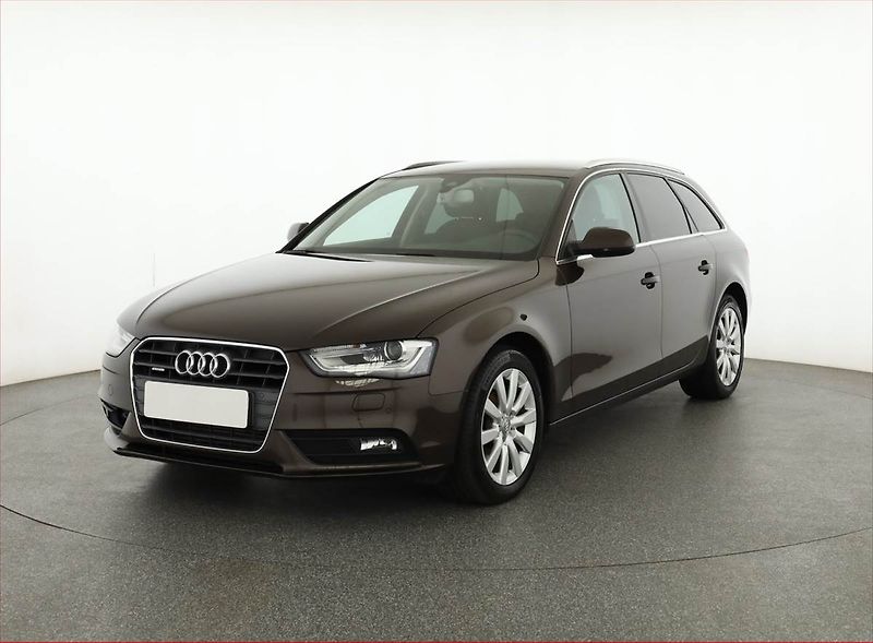 Audi A4 (2013) 2.0 TDI, 4X4, Automat, Navi - fotka 2 z 16