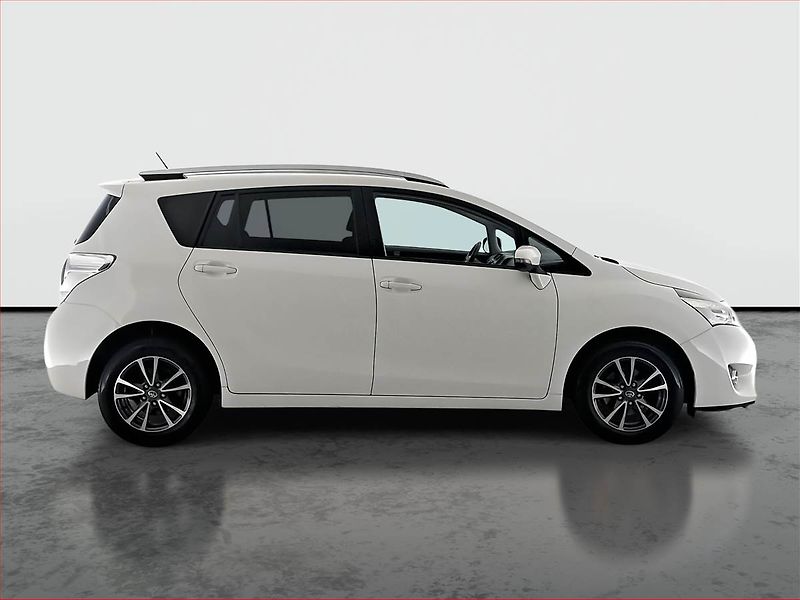 Toyota Verso (2013) 2.0 D-4D, 7 míst, Navi - fotka 6 z 19