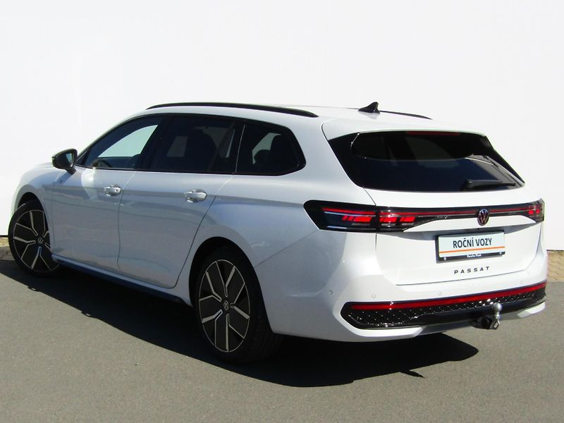 Volkswagen Passat R-Line People 2,0 TDI 110 kW - fotka 13 z 30