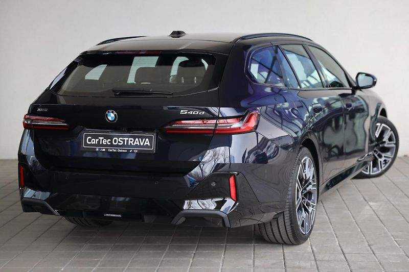 BMW Řada 5 540d xDrive Touring - fotka 3 z 18