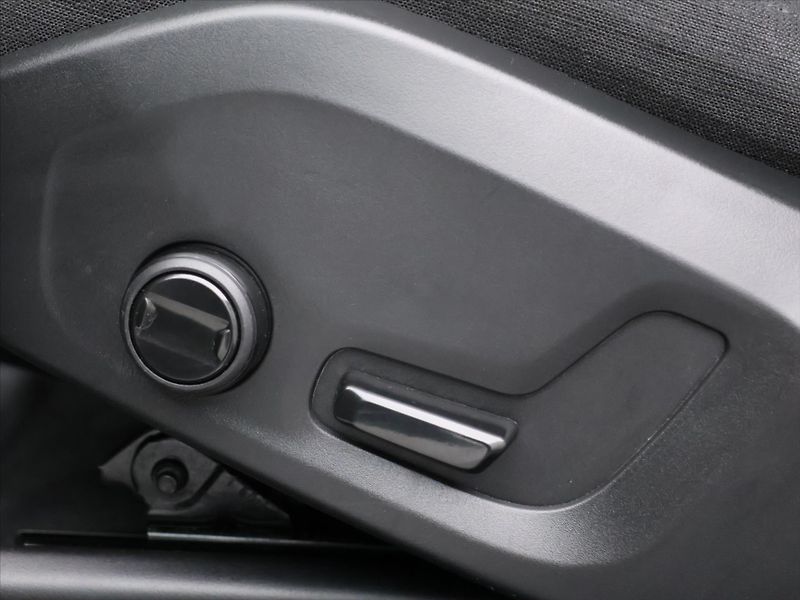 Volvo XC60 2,0 B4 145KW AWD MOMENTUM - fotka 18 z 40