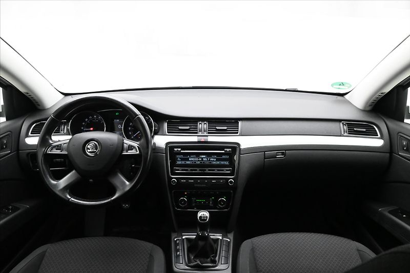 Škoda Superb 2,0 TDI 103 kW Ambition Servis - fotka 15 z 28