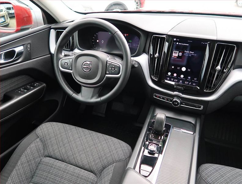 Volvo XC60 (2022) T6 Recharge - fotka 7 z 29