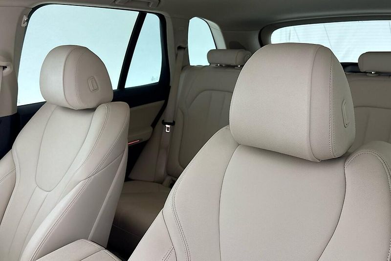 BMW X5 xDrive30d - fotka 8 z 27