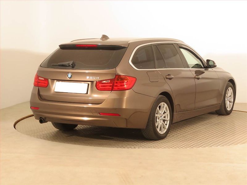 BMW Řada 3 (2013) 320 d, Navi, Tempomat - fotka 5 z 17