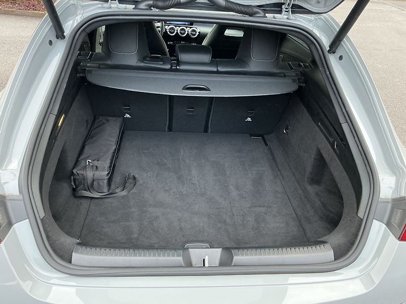 Mercedes-Benz CLA 200 d Shooting Brake  AMG - fotka 23 z 26