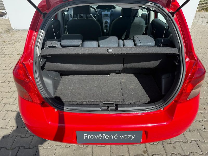 Toyota Yaris 1.3 VVT-i 64kW - fotka 10 z 26