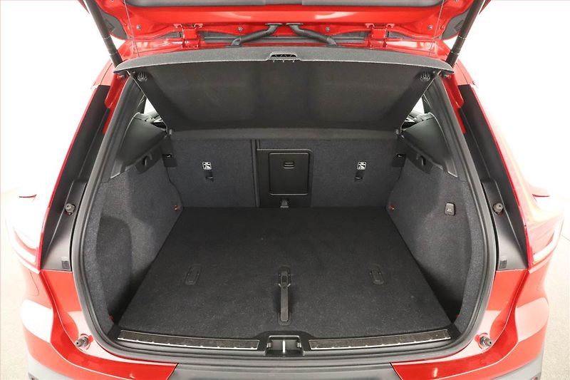 Volvo XC40 (2022) Plus B4 - fotka 11 z 17