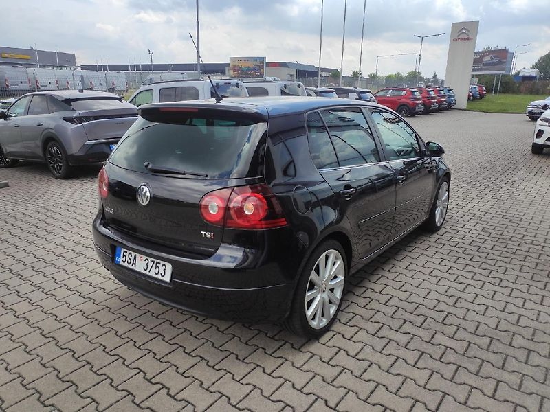 Volkswagen Golf (2008) R LINE 1.4 TSI 90 kW MAN6 - fotka 4 z 33