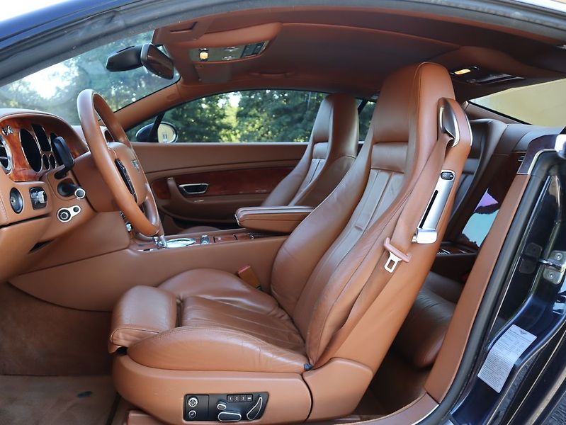Bentley Continental GT (2004) - fotka 18 z 42