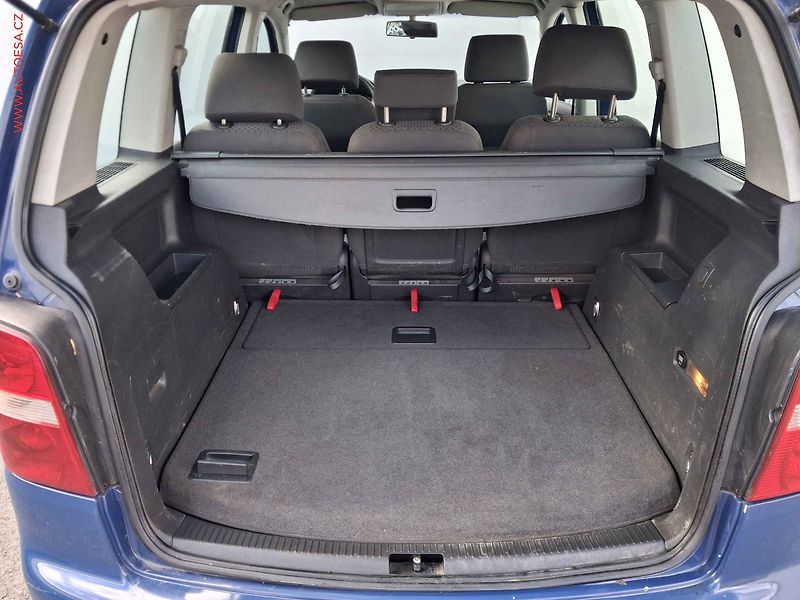 Volkswagen Touran (2005) 1.9 TDi, 2.maj,ČR, Klima - fotka 7 z 14
