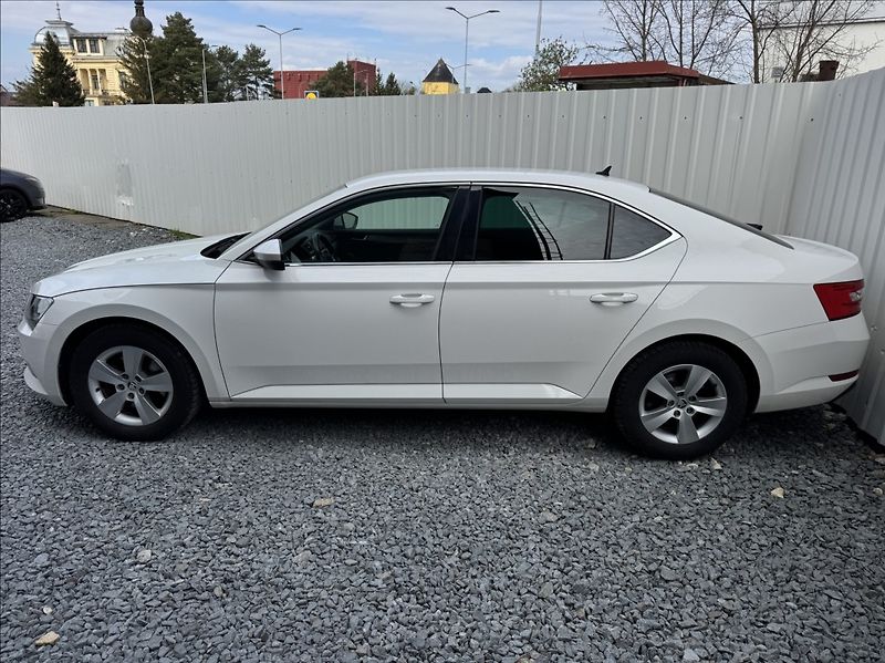 Škoda Superb 2,0 TDI 140kW ACC - fotka 4 z 50