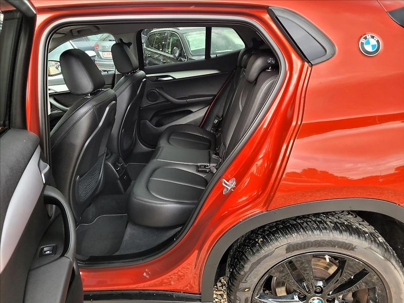 BMW X2 18i ,led,navi,kůže,výhřev - fotka 13 z 47