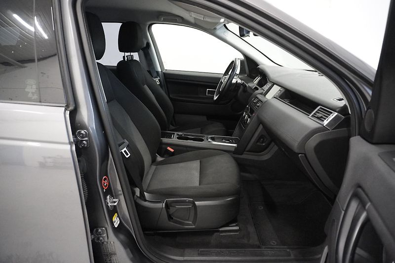 Land Rover Discovery Sport 2.0 110 kW 4WD AUTOMAT - fotka 26 z 28