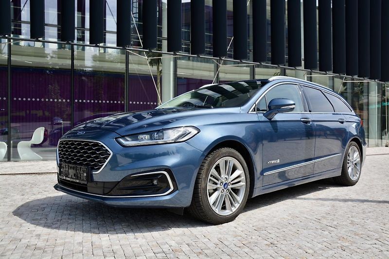 Ford Mondeo (2020) 2.0 187ps Hybrid ecvT VIGNALE  - fotka 39 z 40